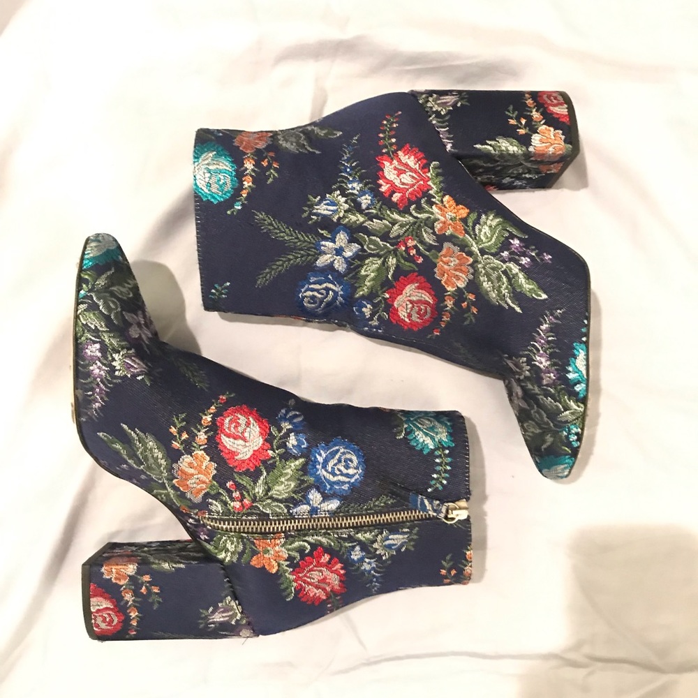 Floral embroidered Zara boots